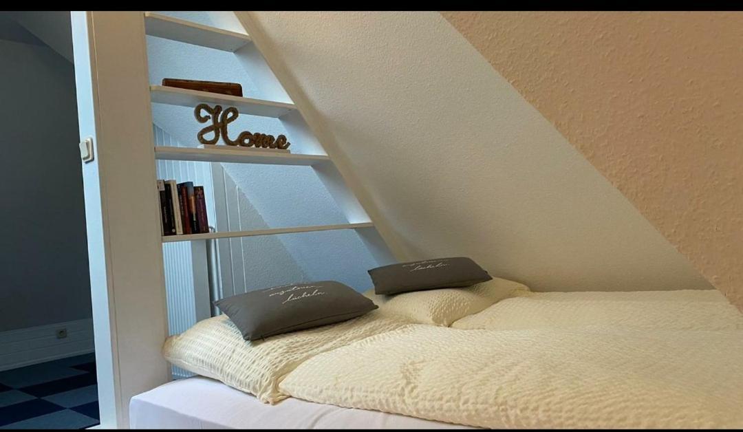 *To Hus* Wohnung Am Rande Von Jever Luaran gambar