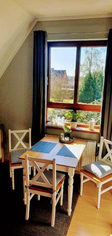 *To Hus* Wohnung Am Rande Von Jever Luaran gambar